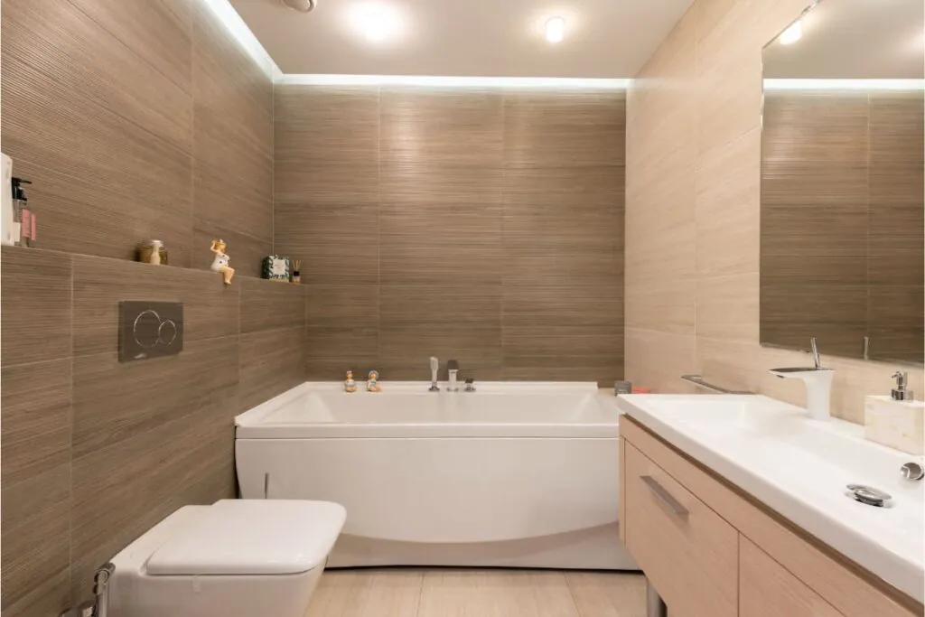 contemporary bathroom with lighting